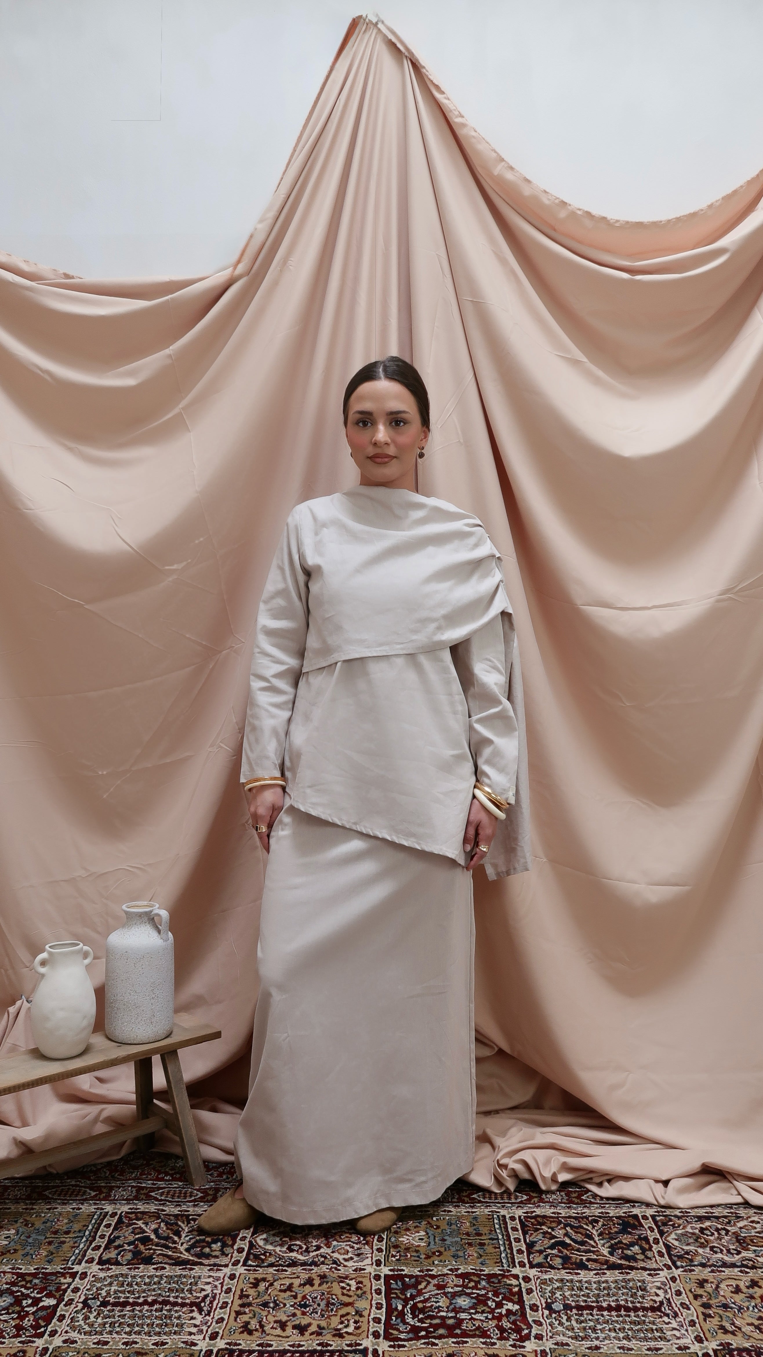 Two-piece suit with scarf beige