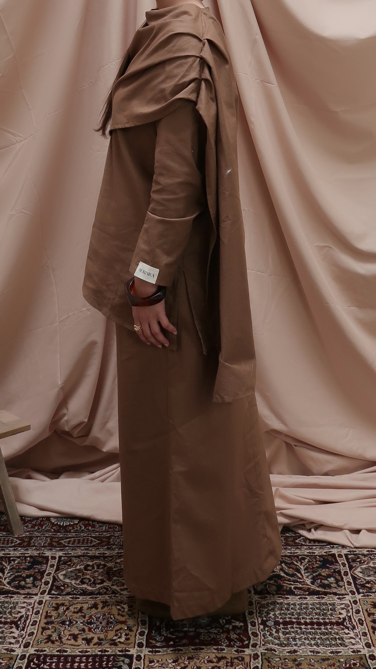 Two-piece suit with scarf brown