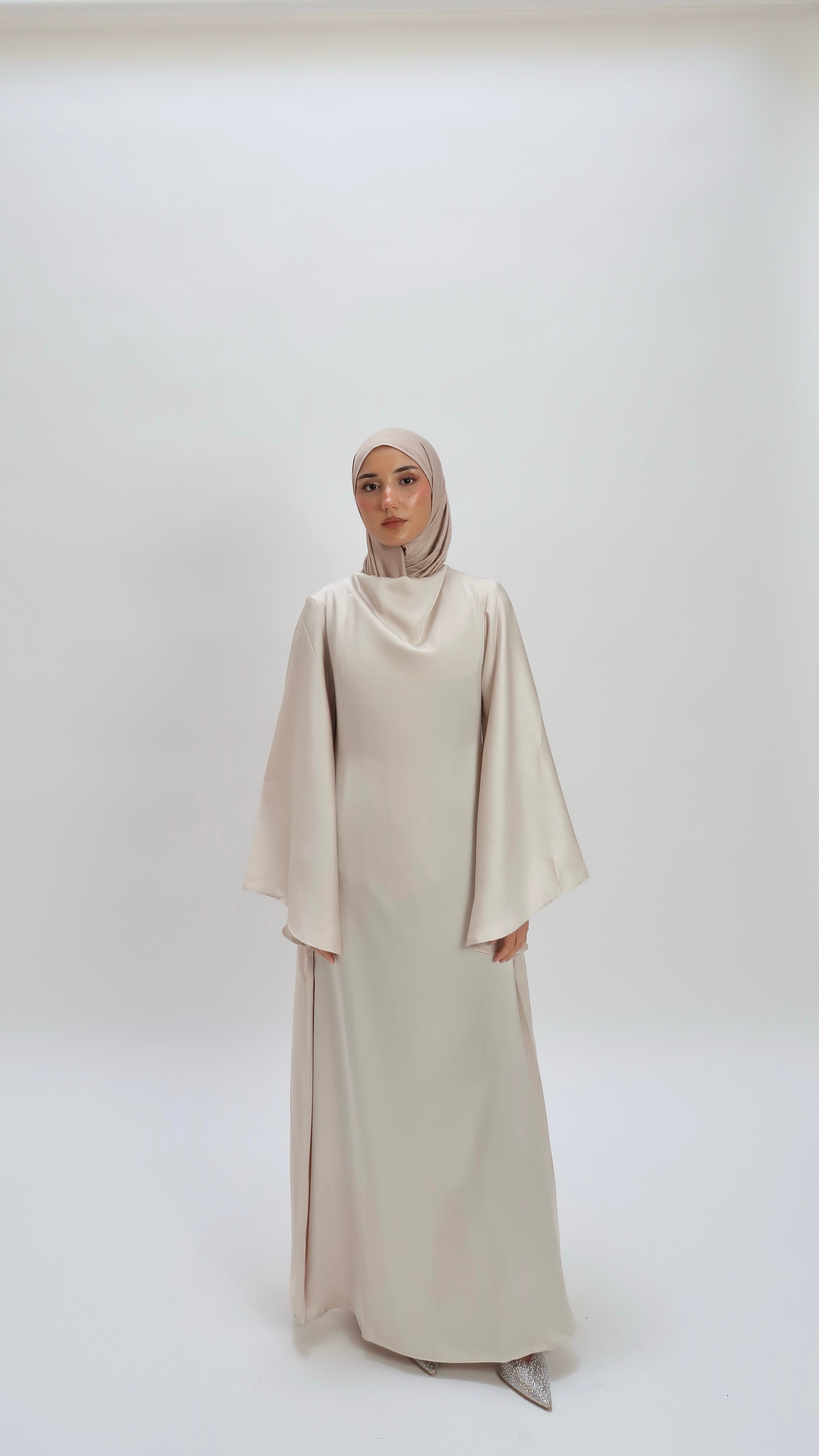 Silk dress with trumpet sleeves Cream