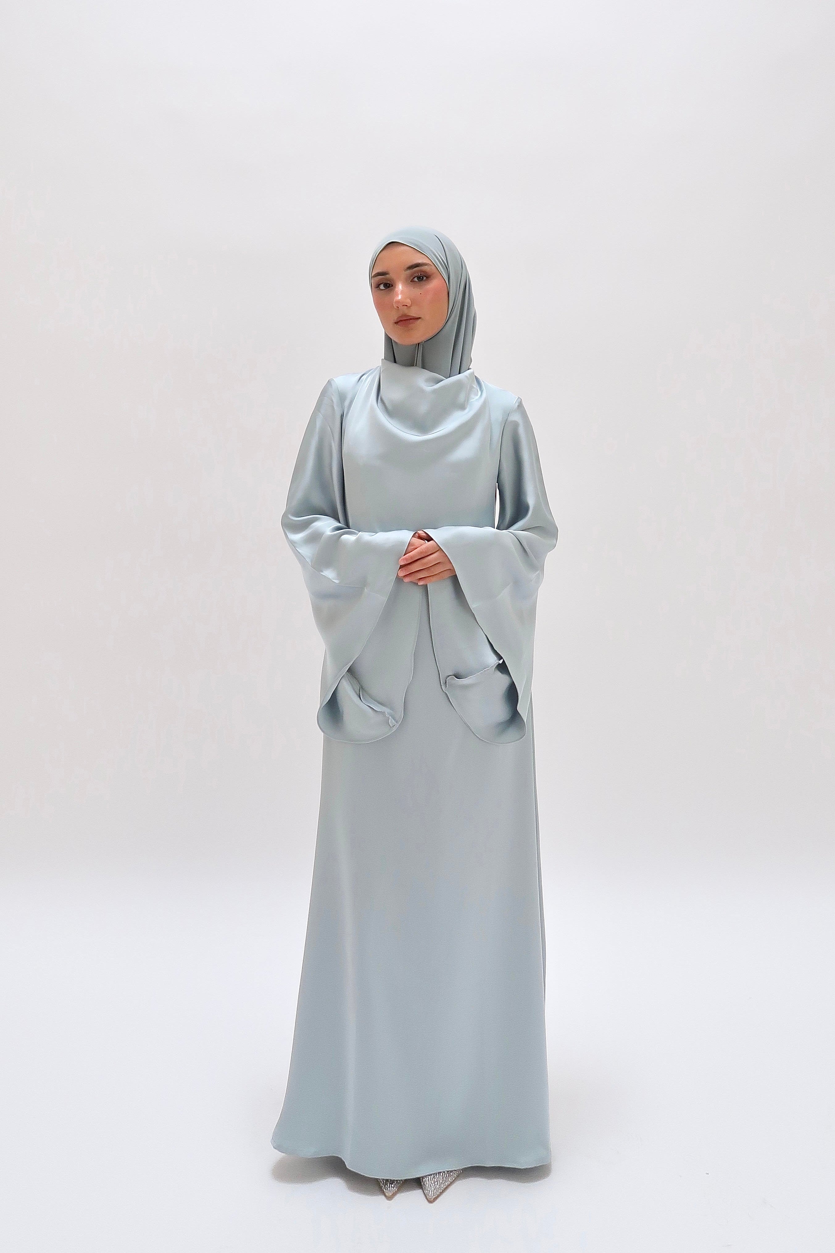 Silk dress with trumpet sleeves mint