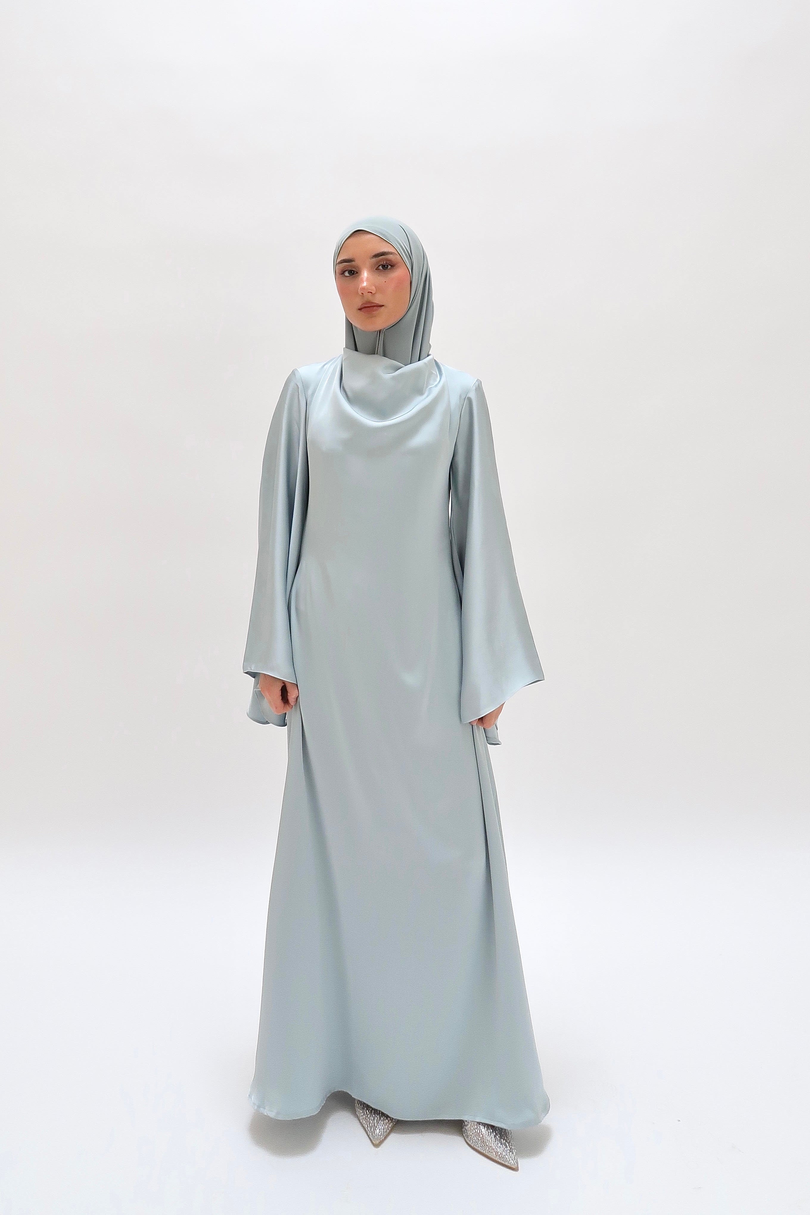 Silk dress with trumpet sleeves mint