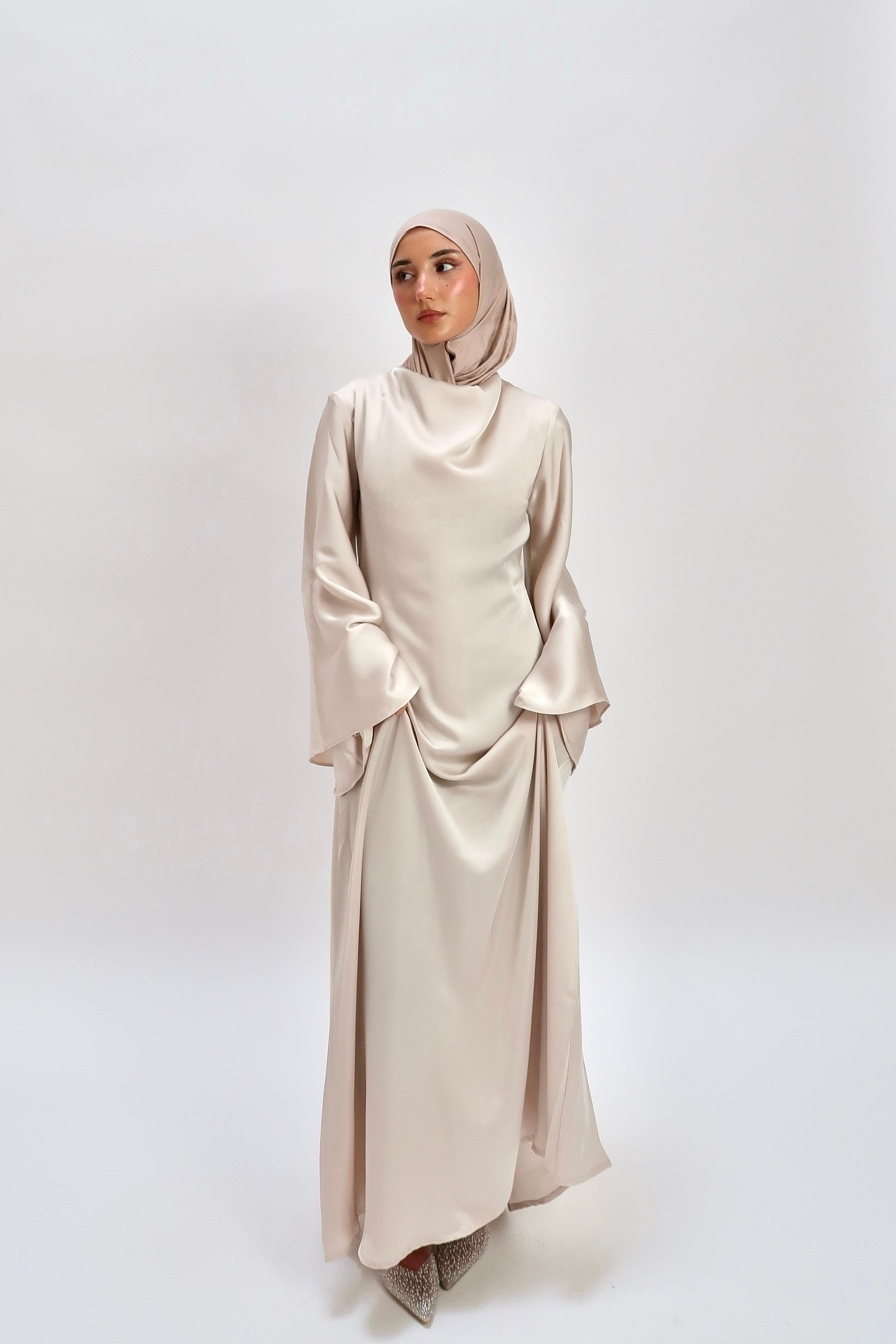 Silk dress with trumpet sleeves Cream