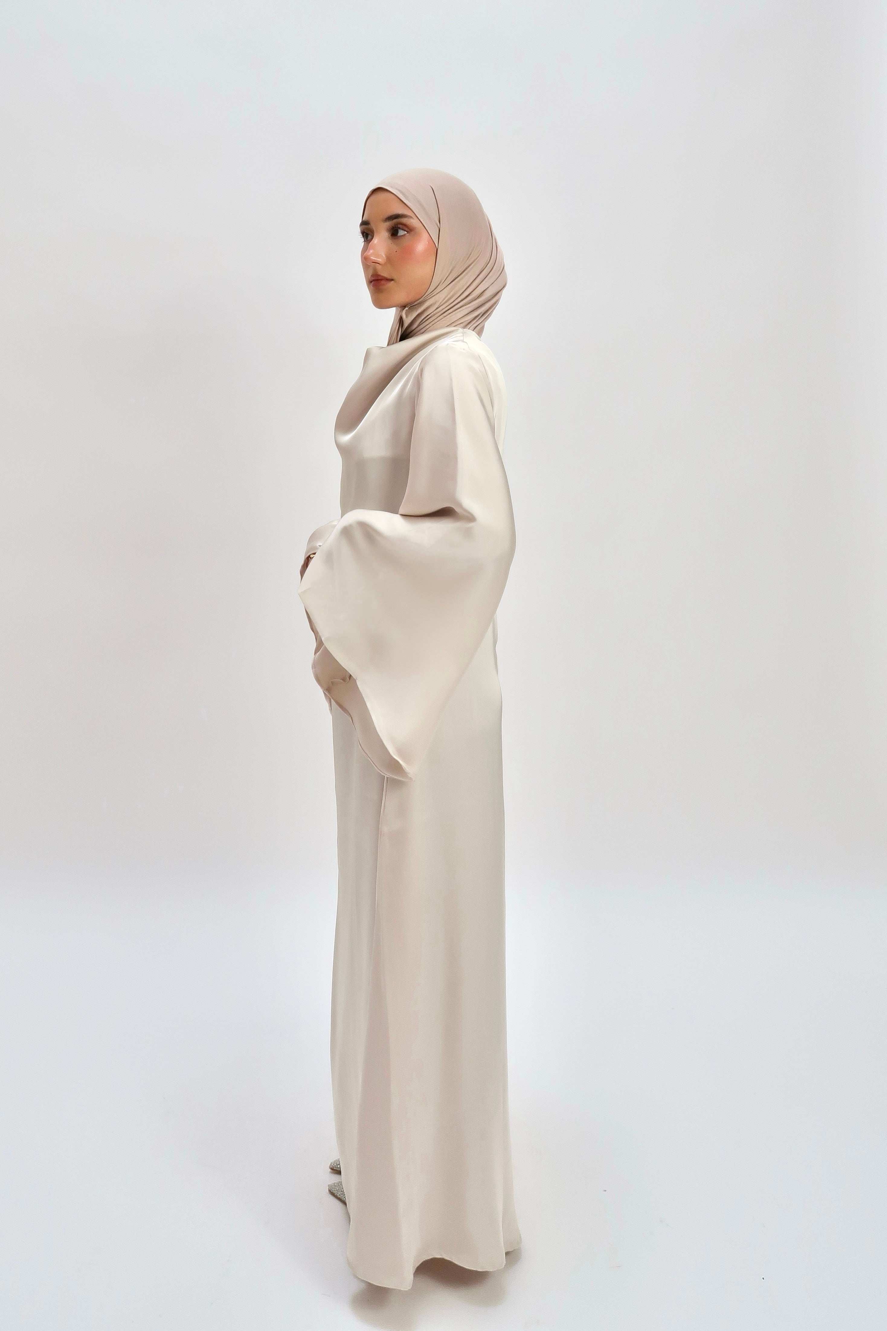Silk dress with trumpet sleeves Cream
